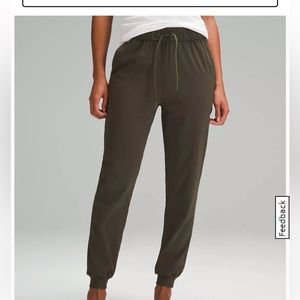 Lulu high rise jogger ( stretch) dark olive